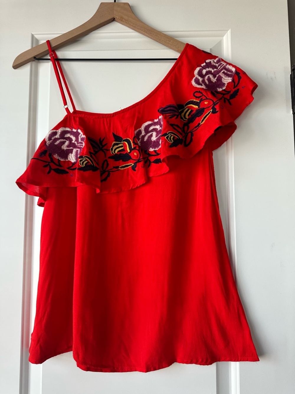 entro One Shoulder Embroidered Ruffle Red Top - Picture 4 of 5